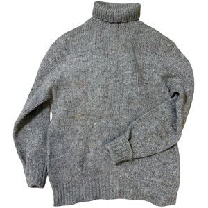 Vintage Gary Reed 100% virgin wool knit turtle neck sweater. Size XL.